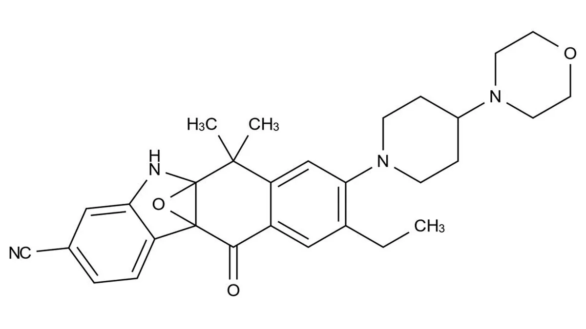 医院药房窗口，药师正在核对艾乐替尼处方